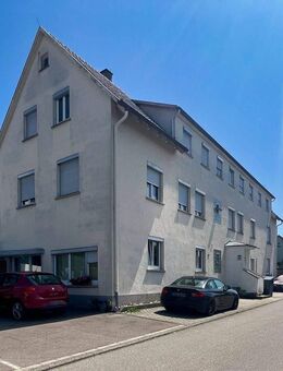 Helle Dachgeschosswohnung mit viel Tageslicht, überdachtem Balkon, Stellplatz und modernisiertem Bad - Bisingen