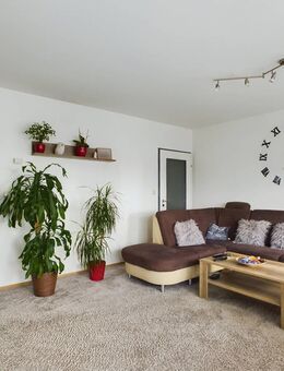 Wohnen mit Aussicht: Charmante 3-Zimmer-Wohnung mit Süd-West-Balkon mit Blick auf's Wasser - Erlangen