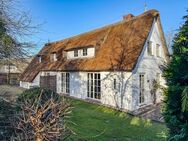 Exklusives Reetdachhaus mit drei stilvollen Ferienwohnungen in ruhiger Lage von St. Peter-Ording - Sankt Peter-Ording