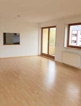 Frei! Helle Wohnung: 2ZKB mit 2 Balkonen (Süd und West), 1. OG, mit Duplex-TG-Stellplatz, gute Lage! - Burglengenfeld