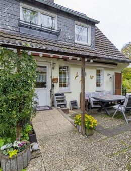 Familienidylle in Wuppertal: Freistehend, modernisiert & mit eigenem Gartenparadies - Wuppertal