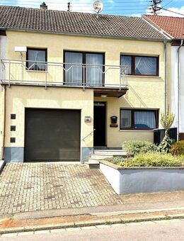 Gepflegtes Einfamilienhaus mit Garage in zentraler Lage von Hülzweiler - Schwalbach
