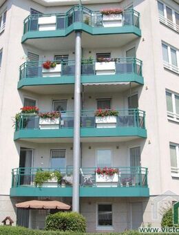 ** 2-Zimmer-Whg. mit Balkon, Wanne und Tiefgaragenstellplatz ** - Leipzig