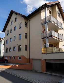 Schöne Dreiraumwohnung mit stilvollem Balkon in Naumburg - Naumburg (Saale)