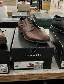 ca. 9000 Paar Markenschuhe Neuware Notverkauf aufgrund Pfandrecht - Dietramszell