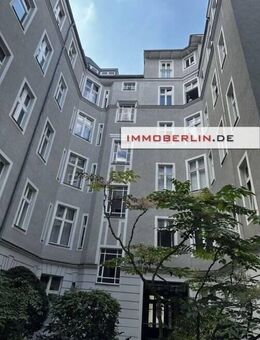 IMMOBERLIN.DE - Feine Lage beim Ku’Damm! Großzügige Altbauwohnung mit Westloggia & Lift - Berlin