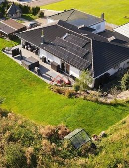 "Provisionsfrei" Stilvolles Anwesen für höchste Ansprüche: Außergewöhnlicher Bungalow vereint Luxus, Privatsphäre, Arbeiten und Flexibilität - Seitingen-Oberflacht