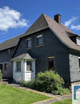 Ehemaliges Bauernhaus in Alleinlage mit großer Garage und großem Grundstück. - Hof (Rheinland-Pfalz)