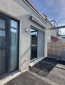 Zirndorf-Zentrum ~ Moderne 2-Zimmer-Wohnung mit großzügigem Balkon, Aufzug & Einbauküche uvm. - Zirndorf