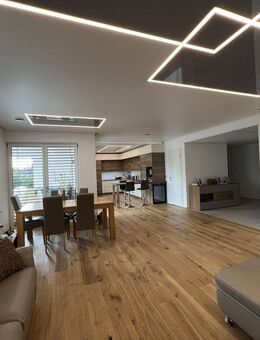 Exklusive, perfekt ausgestattete 5 1/2 Zimmer-Wohnung mit großer Terrasse und Aufzug zu verkaufen - Bad Friedrichshall