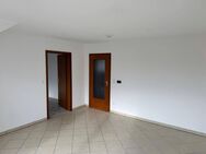 Top-sanierte 2-Zimmer-Dachwohnung mit Balkon & Tiefgarage - Ideal für Berufstätige in Gunzenhausen - Gunzenhausen