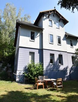 Wohlfühlwohnung mit vielen Extras - 3 Zimmer, 2 Garagen und Terrasse mit Garten - Coburg