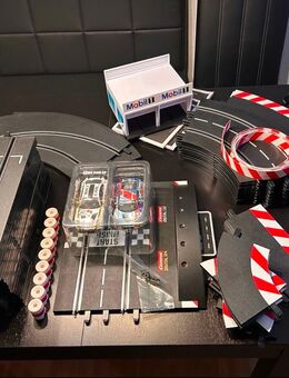 Carrera Bahn mit 2 Autos und viel Zubehör - Langgöns