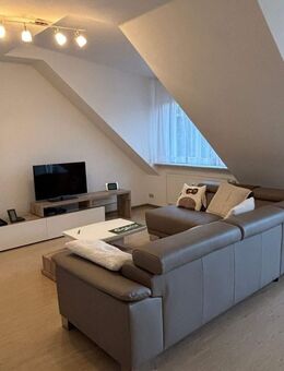 Moderne 3-Zimmer-DG-Wohnung mit Balkon & Weitblick – ruhige Lage in Kitzingen (sofort bezugsfrei) - Kitzingen