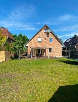 Ein Zuhause für Generationen - modernes Zweifamilienhaus mit großem Garten, Kamin und Südwestterrasse - Pinneberg