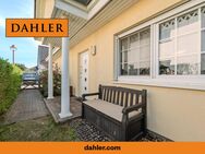 Beautiful family home with spacious plot and natural swimming pond - Stahnsdorf