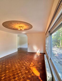 SEEBAUER | großzügiger Bungalow auf Traumgrundstück mit Gewächshaus und Atelier - München