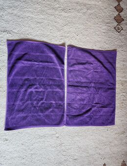 2x Badvorleger in Lila - Sankt Johann (Baden-Württemberg)