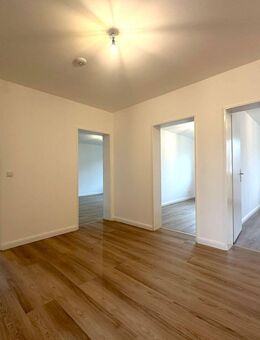 Sanierte 3,5-Zimmer-Wohnung mit Balkon & Einbauküche in ruhiger Lage - Hamburg