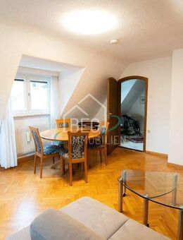 Charmante 4-Zimmer-Dachgeschosswohnung im Herzen der Stadt Esslingen - Esslingen (Neckar)