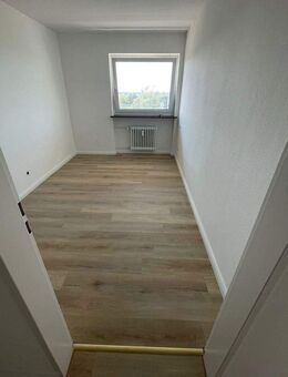Freie Zimmer in 4er WG in einer 4 1/2 Zimmer Wohnung im 6. Stock - Markdorf