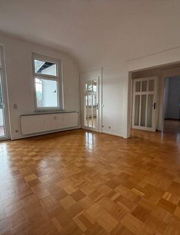 Frei! Wundervolle 4-ZKB-Altbauwohnung mit Balkon im Herzen des Ostviertels - Göttingen