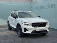 Volvo XC40, B3 (Benzin) Plus Dark Automatik, Jahr 2024 - München