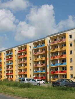 Sanierte 3-Raum-Wohnung mit Badewanne und Balkon - Gera