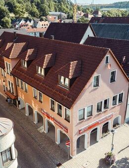 Beeindruckendes Wohn- und Geschäftsgebäude mit solider Rendite von 6% in zentraler Lage - Pegnitz