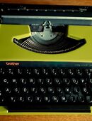 mechanische Vintage Koffer Schreibmaschine - Brother Deluxe 220 in 57572