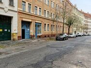 Vermietete Altbau-Wohnung mit 2 Zimmern, Balkon und Tageslichtbad in zentraler Lage - Leipzig