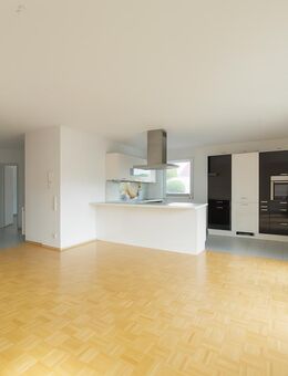 Moderne Erdgeschosswohnung mit Einbauküche, Terrasse, Garage und Klimaanlage - Sennfeld