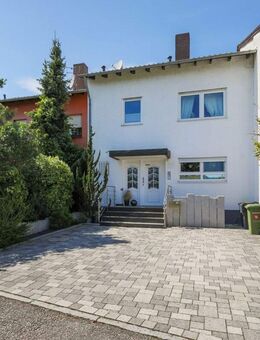 Familienfreundliches Reihenmittelhaus mit Einliegerbereich und Garage - Durmersheim