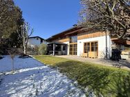 Modernisierte DHH mit EBK, Ofen, Doppelgarage, Carport und 3 Hütten - Übersee