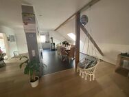 Helle 3 Zimmer Mansardenwohnung mit Balkon und PKW Garage - Schlüsselfeld