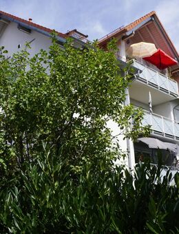 In bevorzugter Lage! Attraktive 3-Zimmer-Wohnung mit Balkon, Garage und zus. AAP - Engstingen