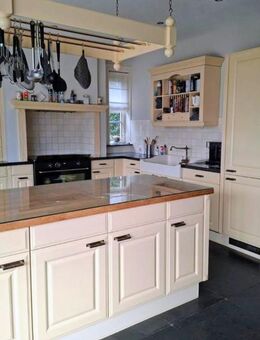 LANDLICHEN L-KÜCHE IM WEIB MIT INSEL - Bunde