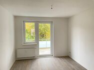 *** Frisch saniert *** 2 Zimmer + Küche + Duschbad + Balkon - Magdeburg