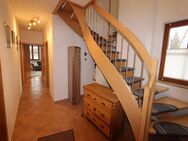 **Hochwertig ausgestattete 3-Zi-Wohnung auf zwei Ebenen** **mit EBK, 3 Balkone & Ofen** - Kaufbeuren