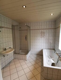 2,5 Raum-Wohnung + Garage in ruhiger Lage - bezugsfrei - - Sömmerda