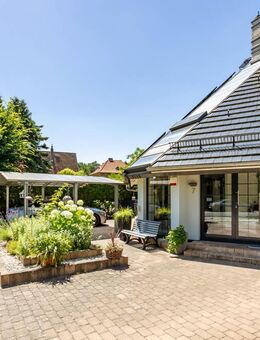 Architektenhaus mit Naturpool und einzigartiger Betonwendeltreppe - ein Unikat für höchste Ansprüche - Eichwalde