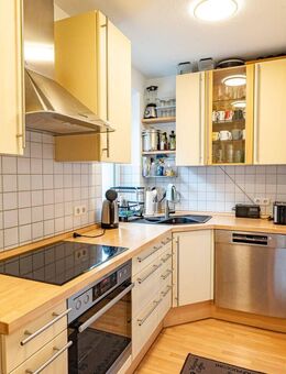 Zentral wohnen über mehrere Ebenen! Zwei Balkone und viel Platz! - Stade (Hansestadt)