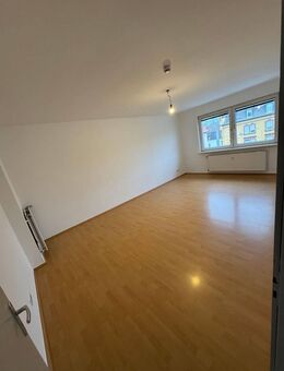 Schöne 3-Zimmer-Wohnung in Frankfurt-Nied zu vermieten - direkt vom Eigentümer! [HMR-O04E04] - Frankfurt (Main)