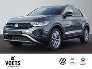 VW T-Roc, 1.0 TSI Life, Jahr 2022 - Magdeburg