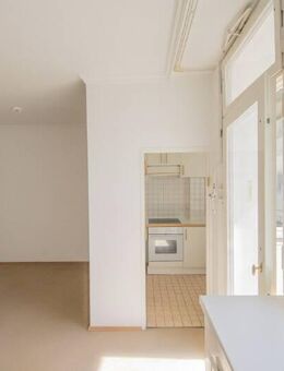 Schillerstr. in Charlottenburg: 2-Zi-Whg im 4. OG mit Südbalkon, EBK u. Aufzug - Berlin