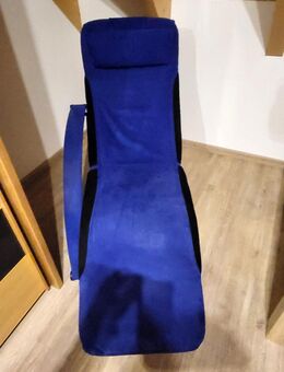Gebrauchter, sehr hochwertiger Relax- / Fernsehsessel in Schwarz mit blauem Überzug, Armlehne rechts und abnehmbarer Nackenstütze - Unterleinleiter