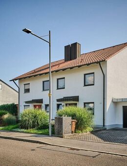 Gepflegte Doppelhaushälfte in Straubing mit Balkon, Terrasse & ausgebautem Dachgeschoss - Straubing