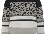 LASCANA Rundhalspullover mit Leomuster, lockerer Strickpullover mit modischem Mustermix