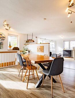 Dein Traum am Kaiserstuhl. Moderne 7-Zi. mit Garten-Oase, Pool, Kamin, Klima, PV-Anlage - Weisweil