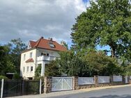 Von privat: Villa im Herzen Radebeuls vor Spitzhaus und Weinbergen - mit Baugrund - Radebeul